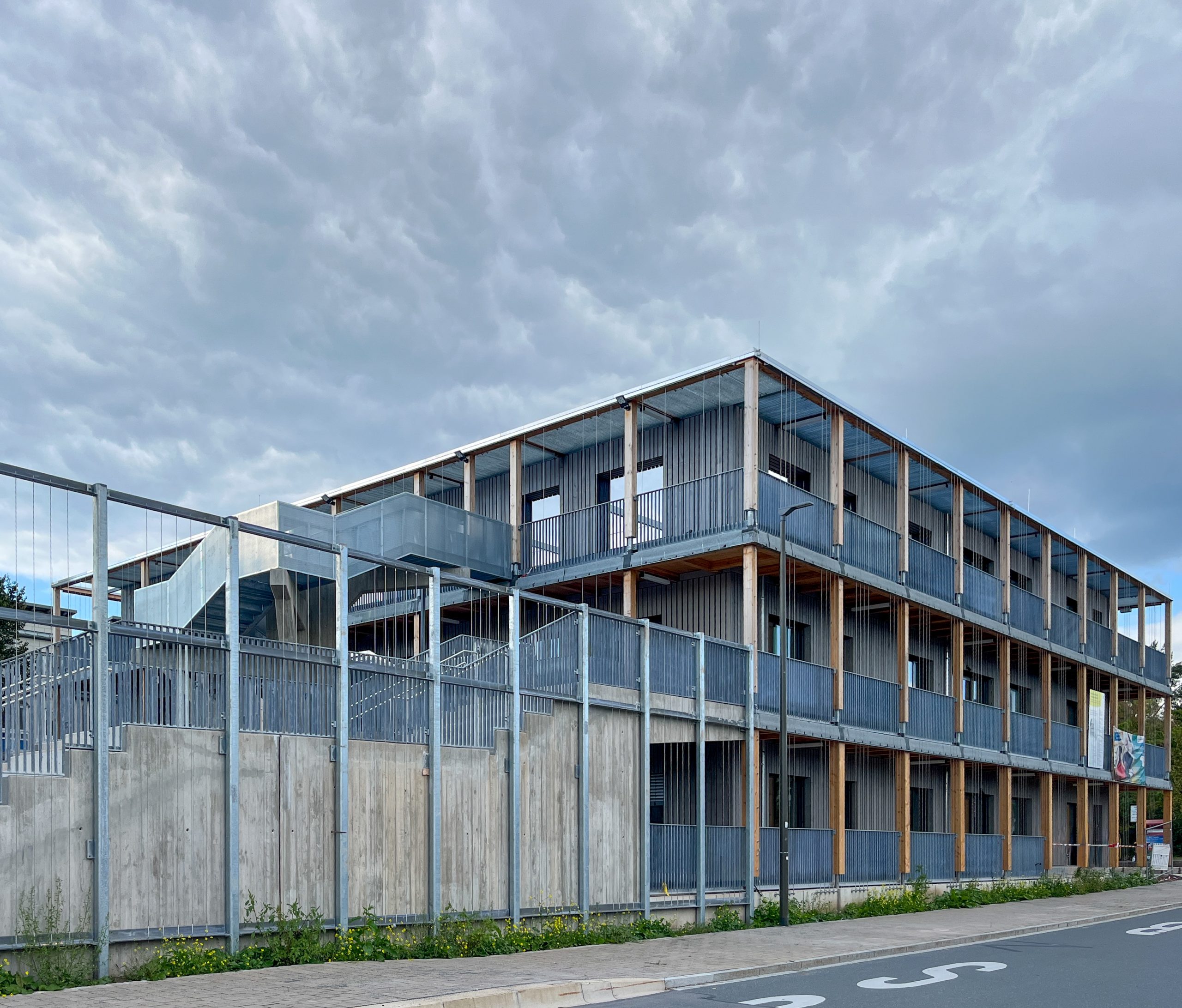 ganzWerk Kinderhaus Erlangen Bruck Objektüberwachung Holz Beton Hybrid
